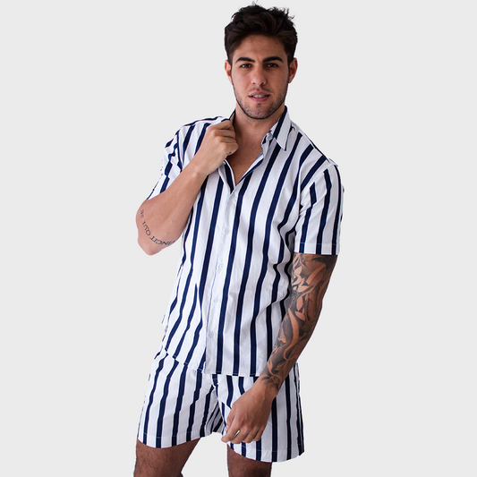 Conjunto camisa e shorts listrado azul marinho e branco