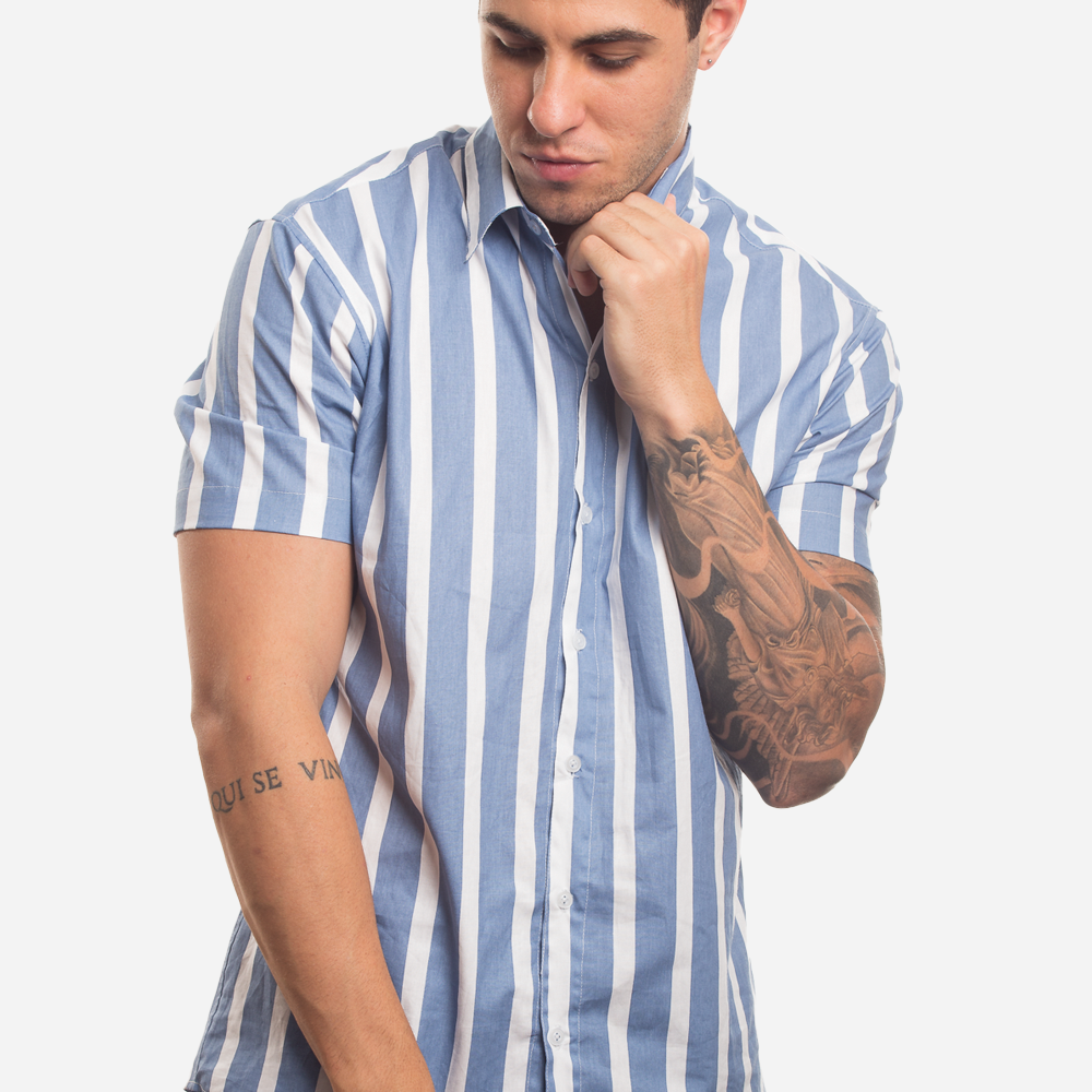 Camisa masculina listrada azul e branco