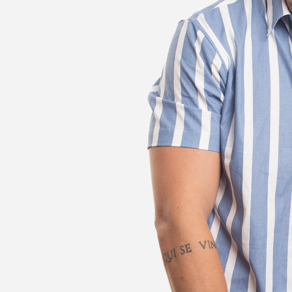 Camisa masculina listrada azul e branco