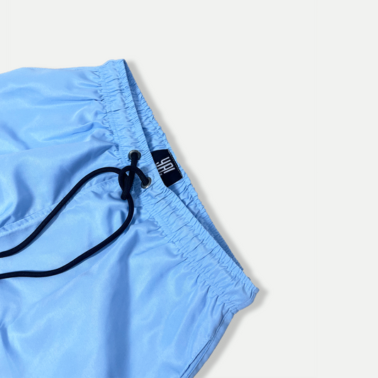 Shorts curto masculino de tactel azul claro