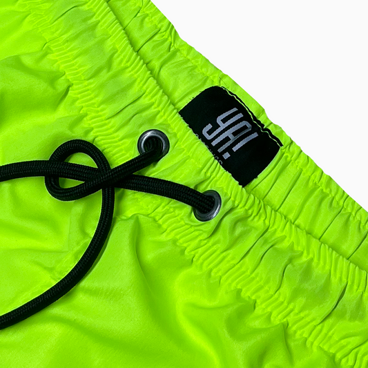 Shorts curto masculino de tactel verde neon