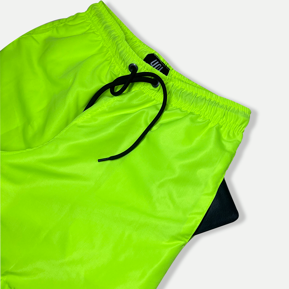 Shorts curto masculino de tactel verde neon