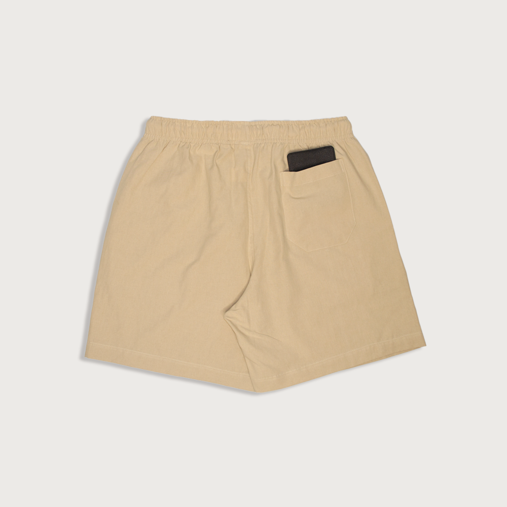 Shorts curto masculino de linho areia